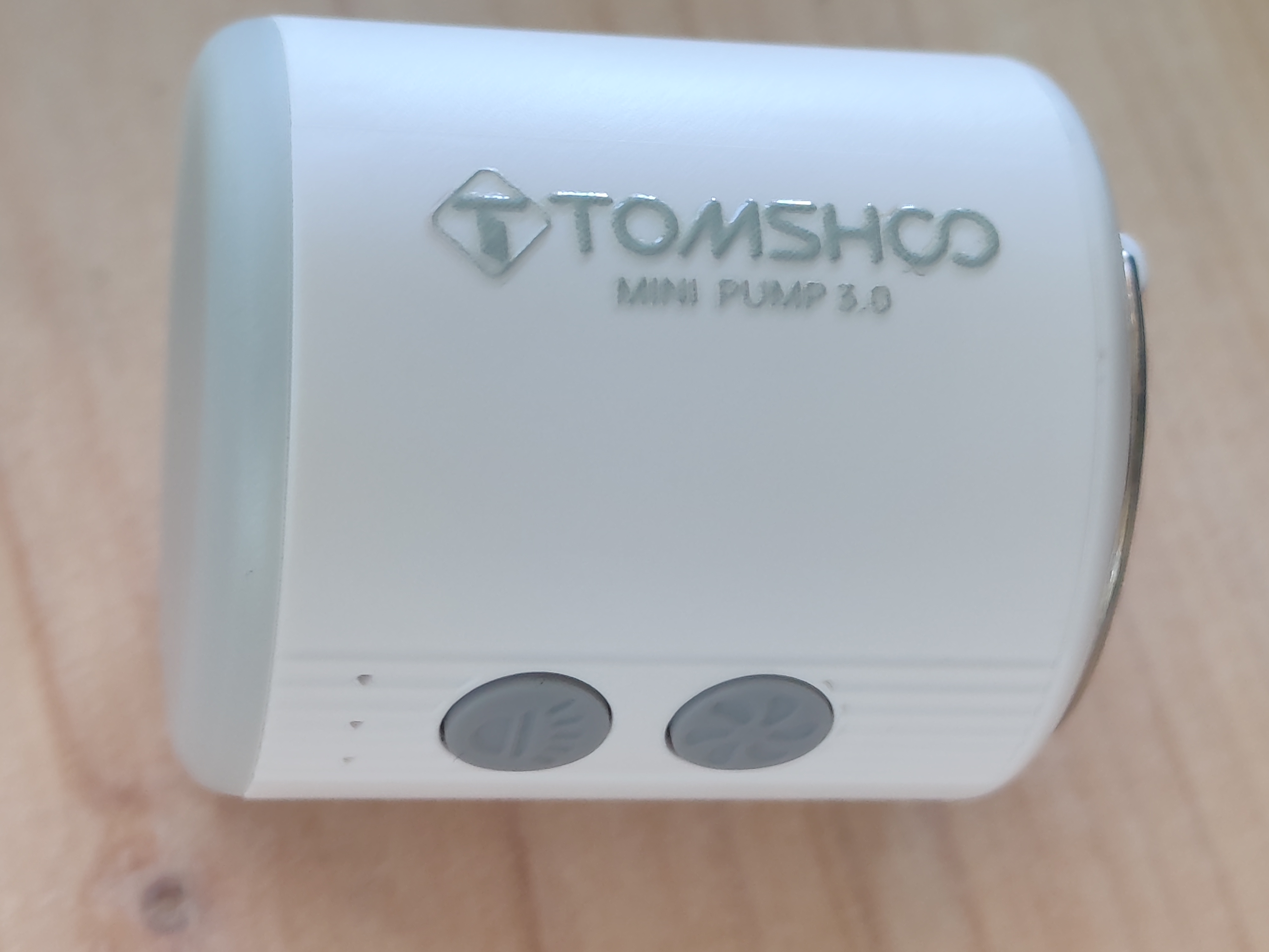 Mini-Akku-Luftpumpe /  Mini Air Pump 3.0 mit Licht von Tomshoo